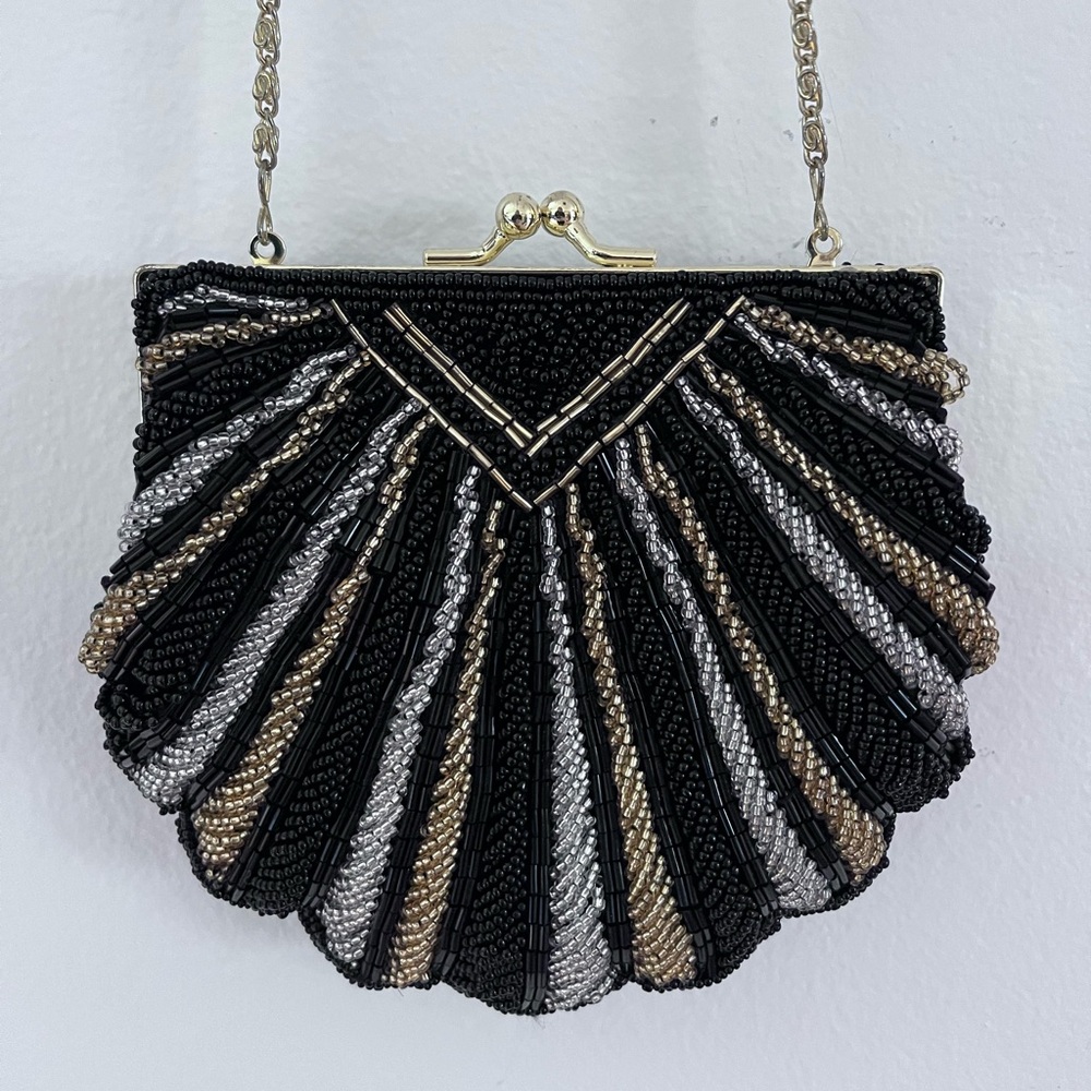 La Regale Vintage Beaded Clam Shell Shape Evening Purse Handbag NYE!!!